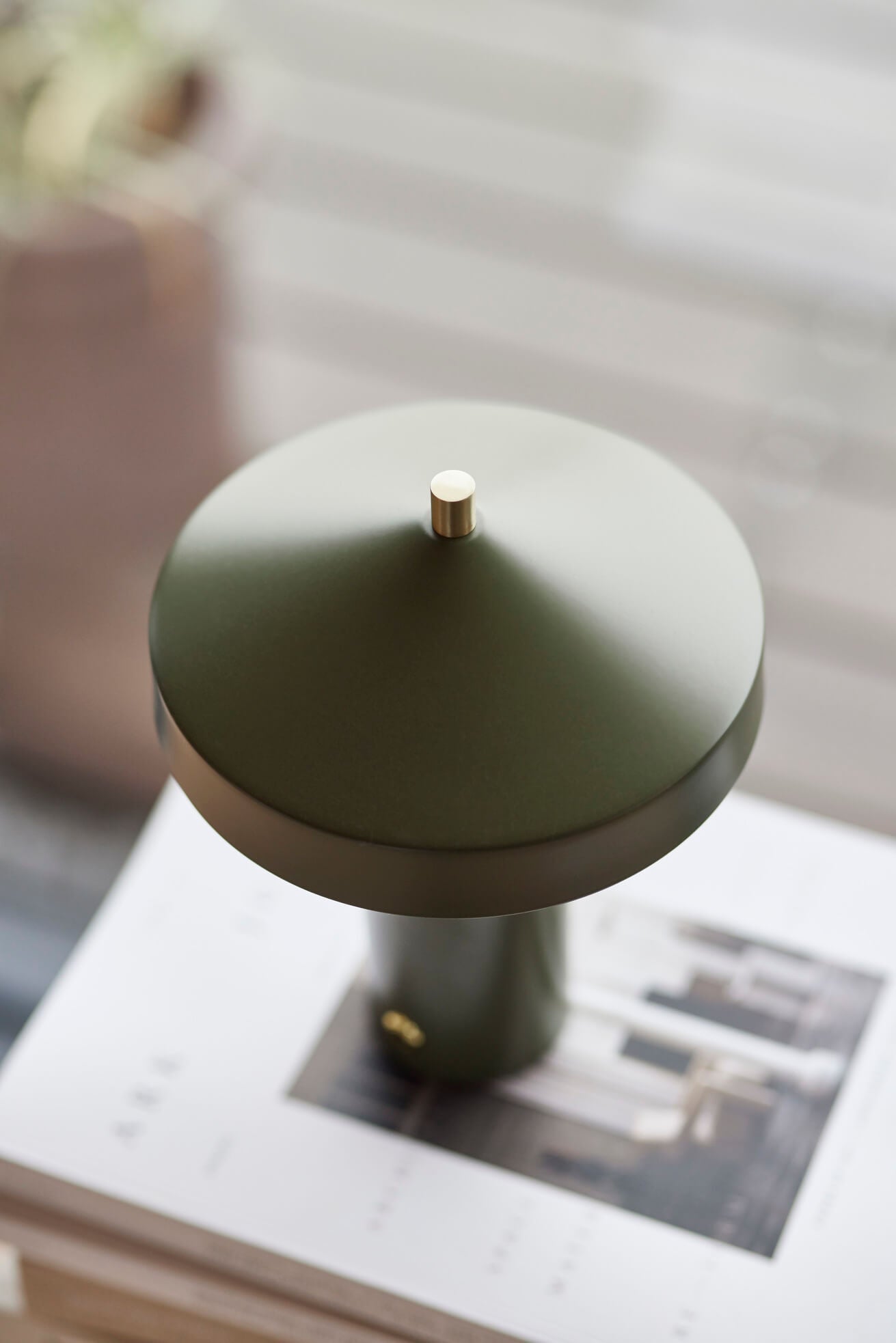 Indlæs billede i Gallery viewer, OYOY LIVING Hatto Table Lamp LED (EU) Table Lamp 706 Olive

