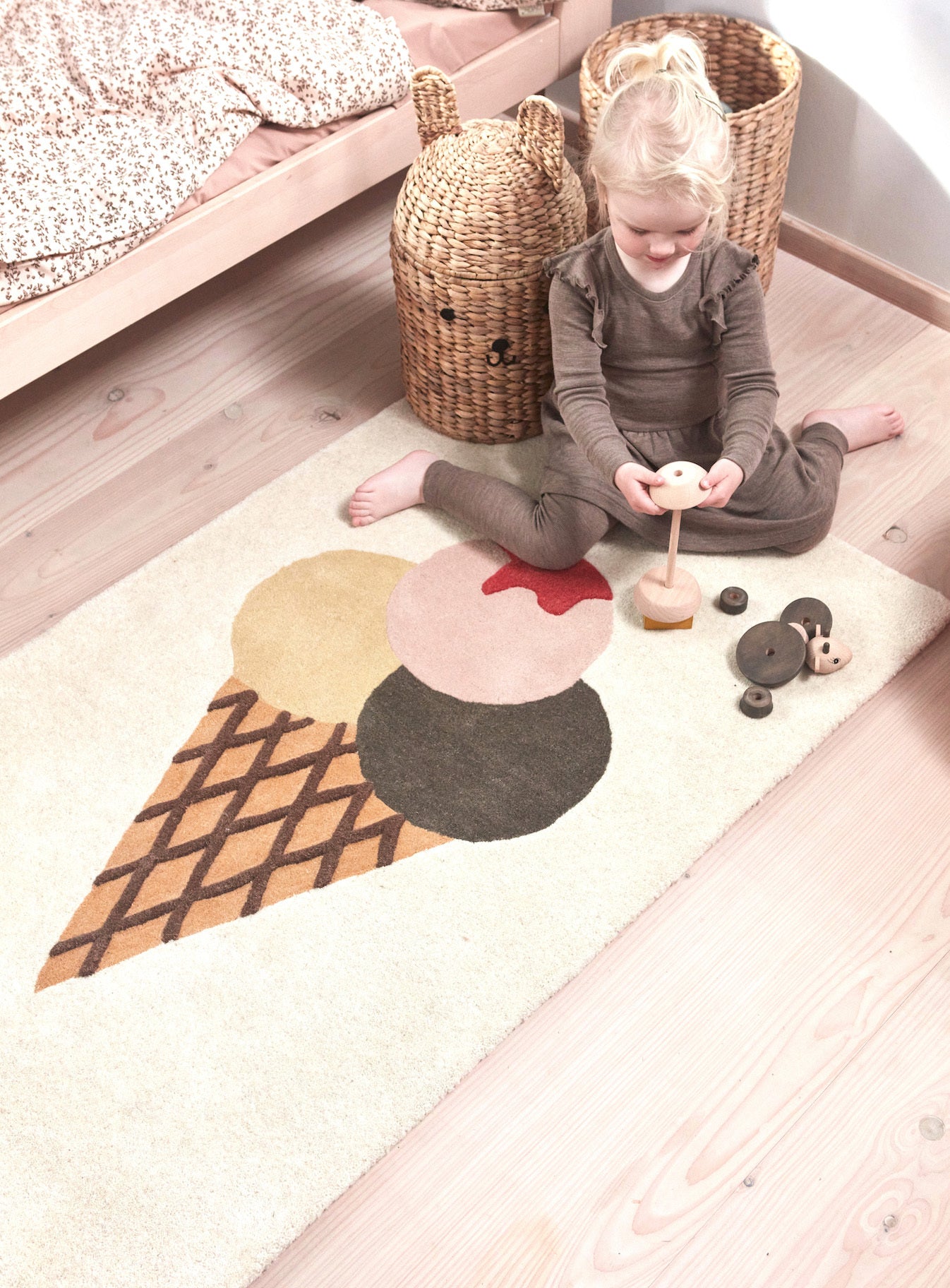 Charger l&amp;#39;image dans la galerie, OYOY MINI Ice Cream Tufted Miniature Rug / Wallhanger Rug 908 Multi
