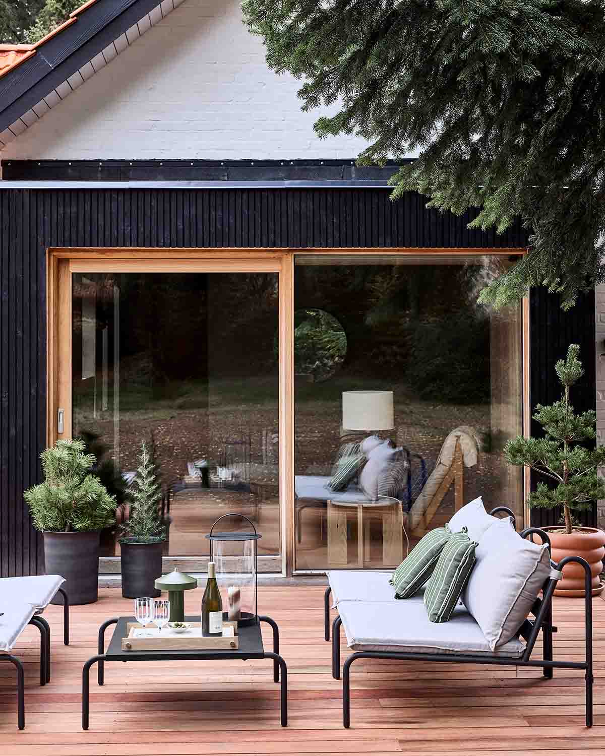 OUTDOOR