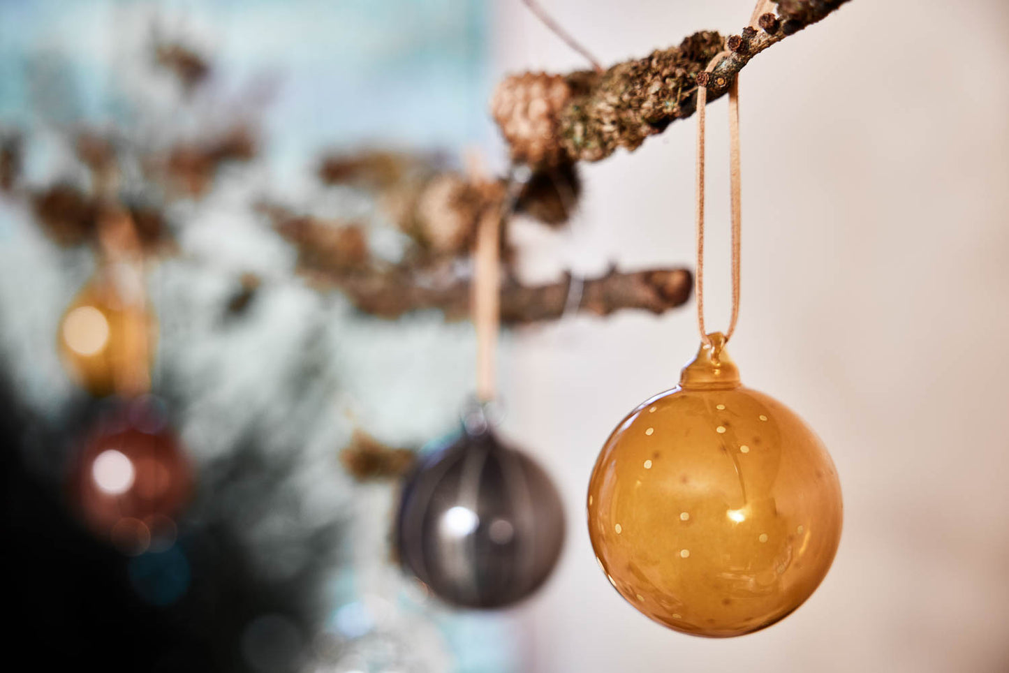 Indlæs billede i Gallery viewer, OYOY LIVING Natale Christmas Glass Ball Christmas 311 Amber
