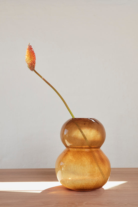 Laden Sie das Bild in den Galerie-Viewer, OYOY LIVING Lasi Vase - Large Vase 311 Amber
