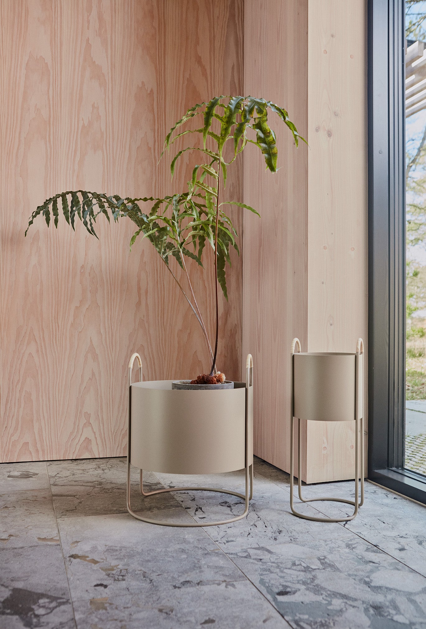 Laad afbeelding in Galerijviewer, OYOY LIVING Maki Plant Box - Low Planter 306 Clay
