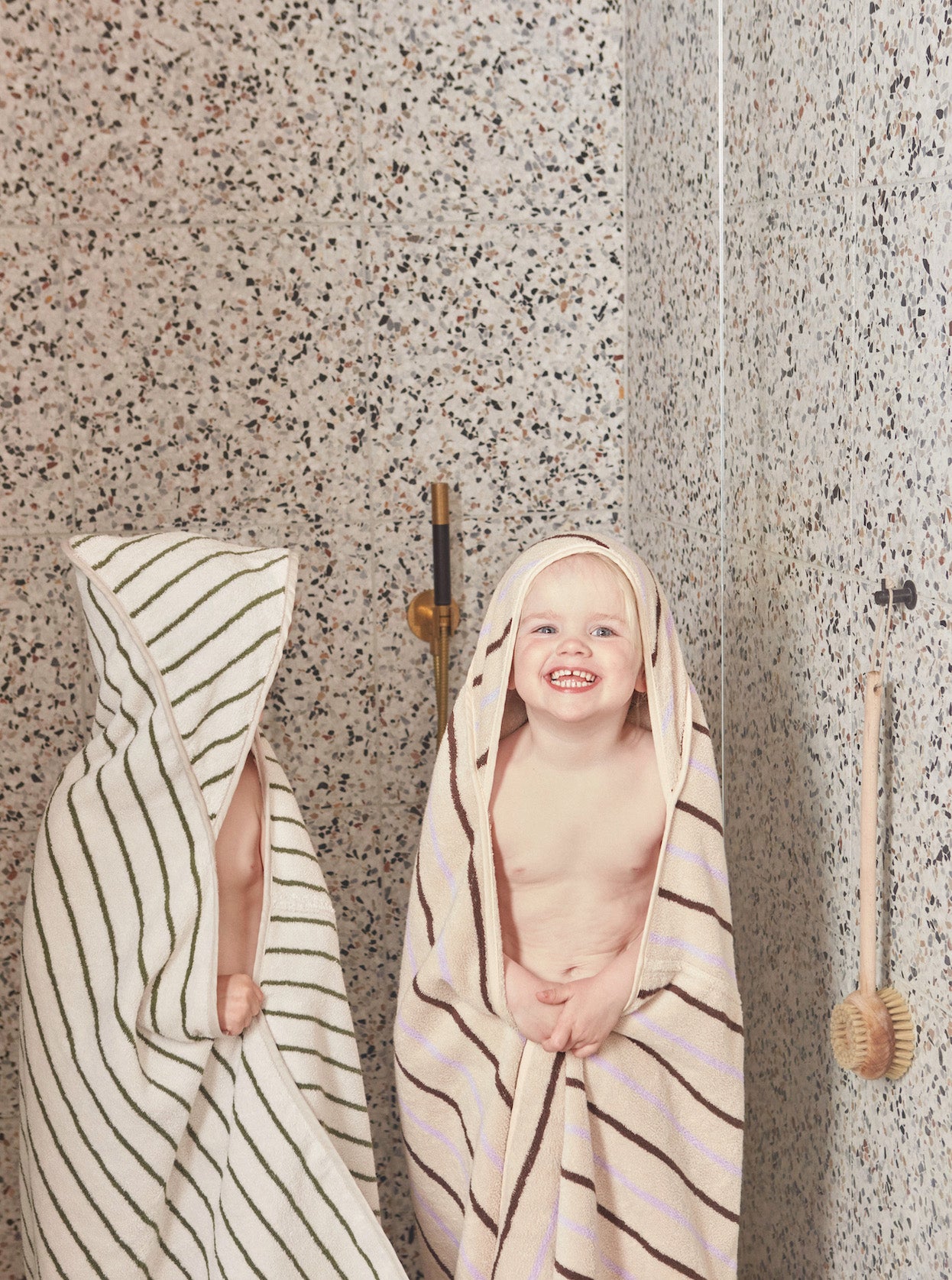Indlæs billede i Gallery viewer, OYOY MINI Raita Hooded Towel Towel
