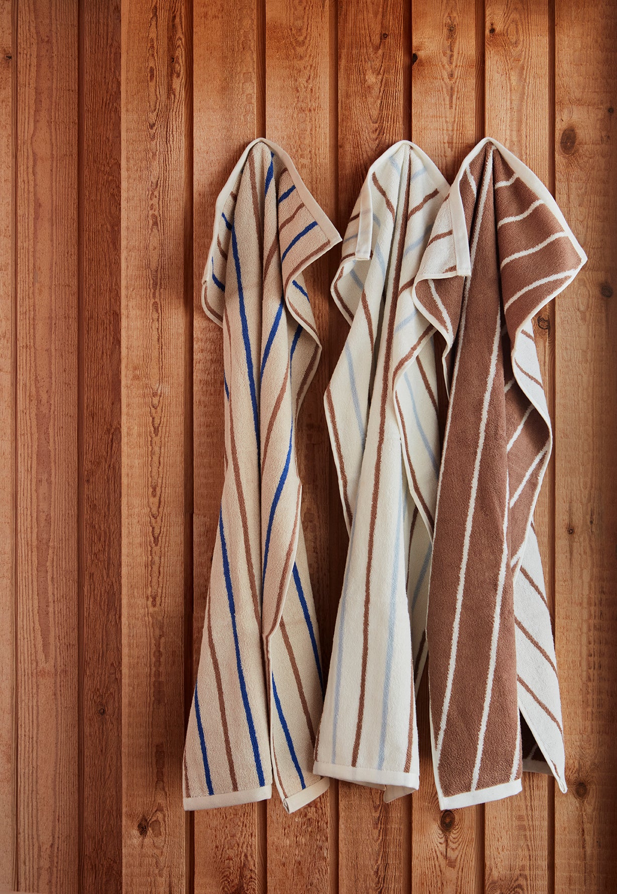 Charger l&amp;#39;image dans la galerie, OYOY LIVING Raita Towel - 100x150 cm Towel 307 Caramel / Optic Blue
