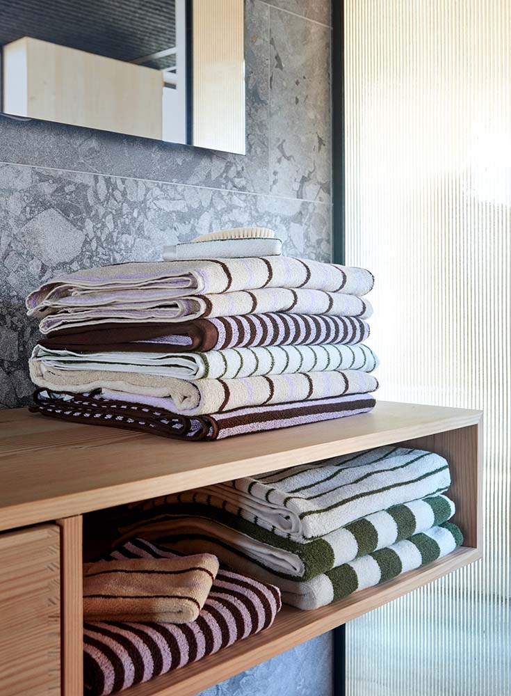 Laad afbeelding in Galerijviewer, OYOY LIVING Raita Towel - 100x150 cm Towel 502 Purple / Clay / Brown
