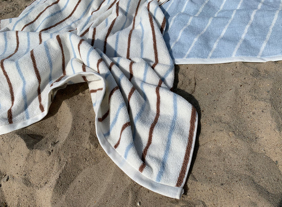 Indlæs billede i Gallery viewer, OYOY LIVING Raita Towel - 70x140 cm Towel 307 Caramel / Ice Blue
