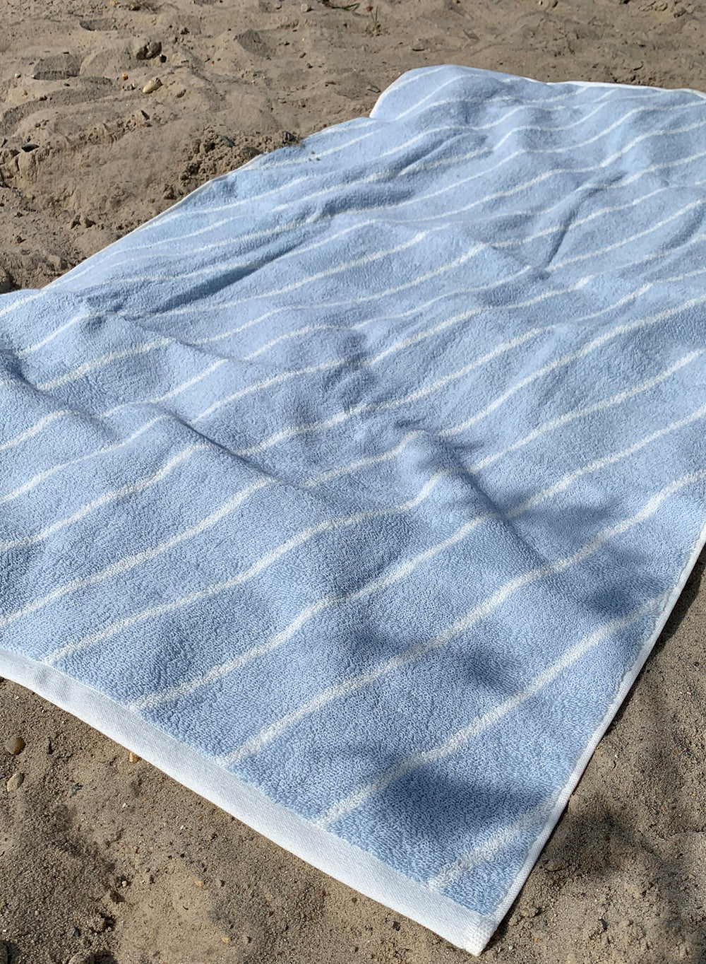 Indlæs billede i Gallery viewer, OYOY LIVING Raita Towel - 70x140 cm Towel 104 Cloud / Ice Blue
